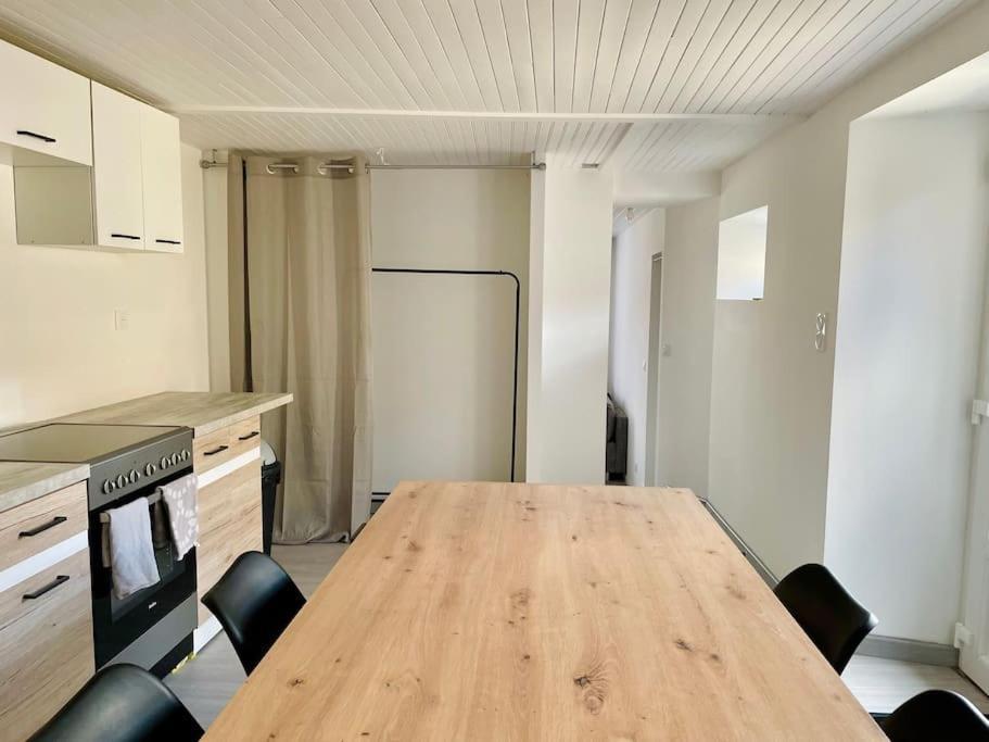 Agreable Maison De Village Avec Balcon Roiffieux Exterior photo